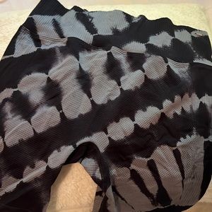 Victoria’s Secret pink tie dye biker shorts 🖤